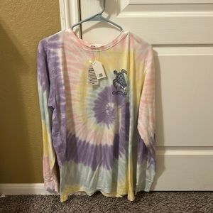 long sleeve t shirt from cayman islands.